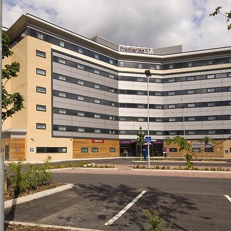 Premier Inn Manchester Airport Runger Lane North Хейл Экстерьер фото