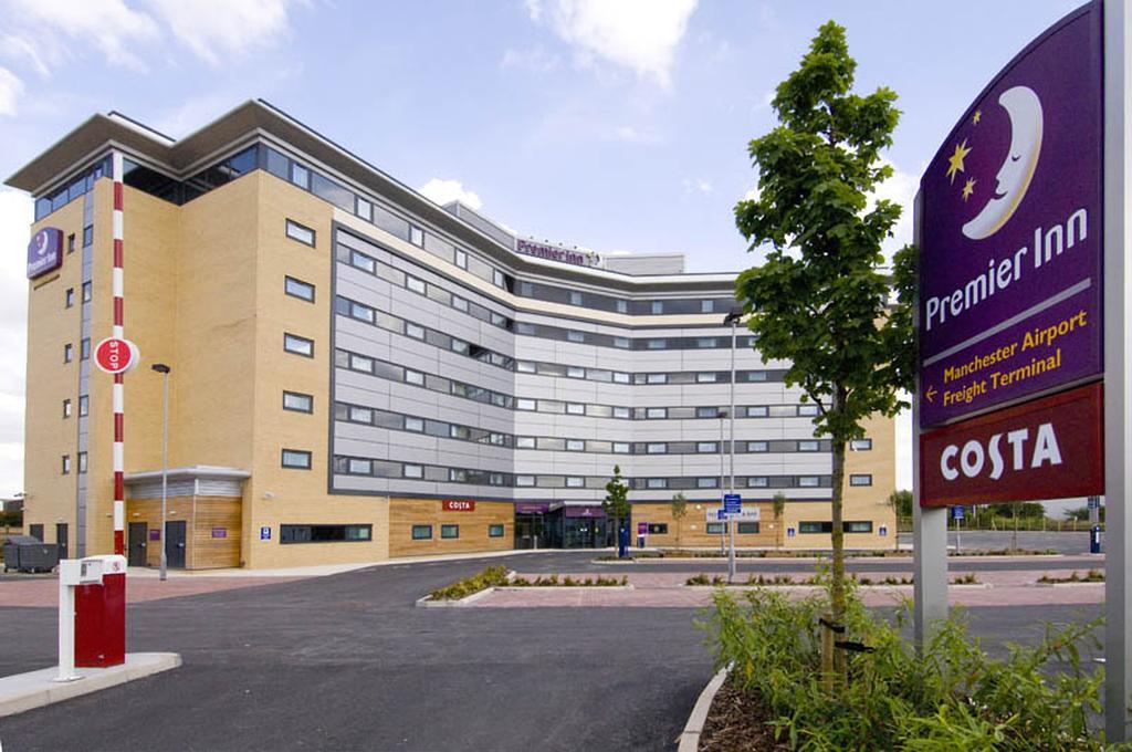 Premier Inn Manchester Airport Runger Lane North Хейл Экстерьер фото