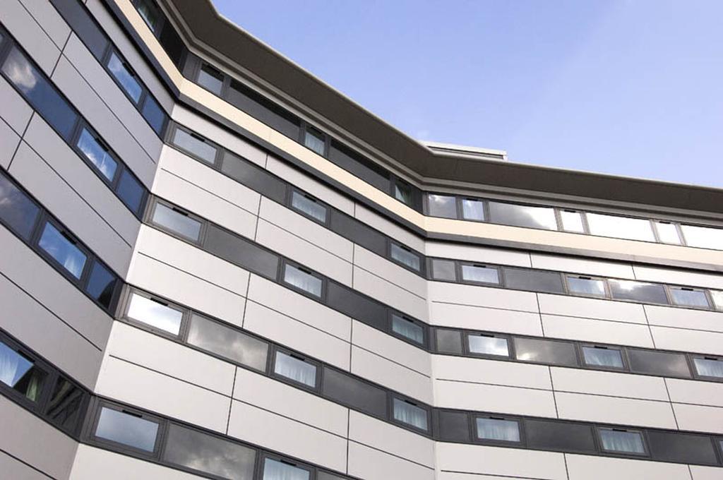 Premier Inn Manchester Airport Runger Lane North Хейл Экстерьер фото